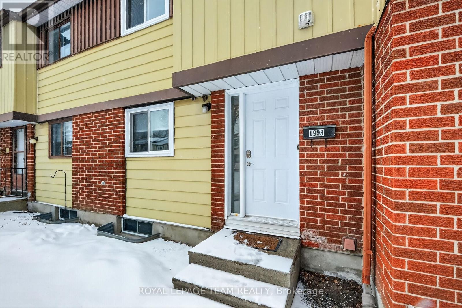 1993 Falkirk Crescent, Ottawa, Ontario K1B 4Y8 - Photo 3 - X12906384