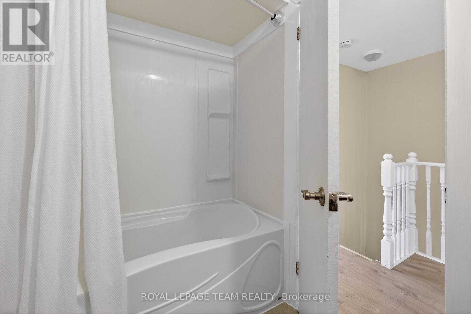 1993 Falkirk Crescent, Ottawa, Ontario K1B 4Y8 - Photo 36 - X12906384