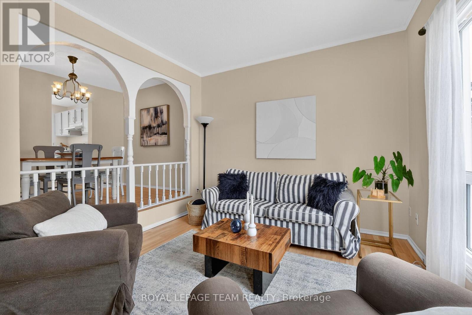 1993 Falkirk Crescent, Ottawa, Ontario K1B 4Y8 - Photo 5 - X12906384