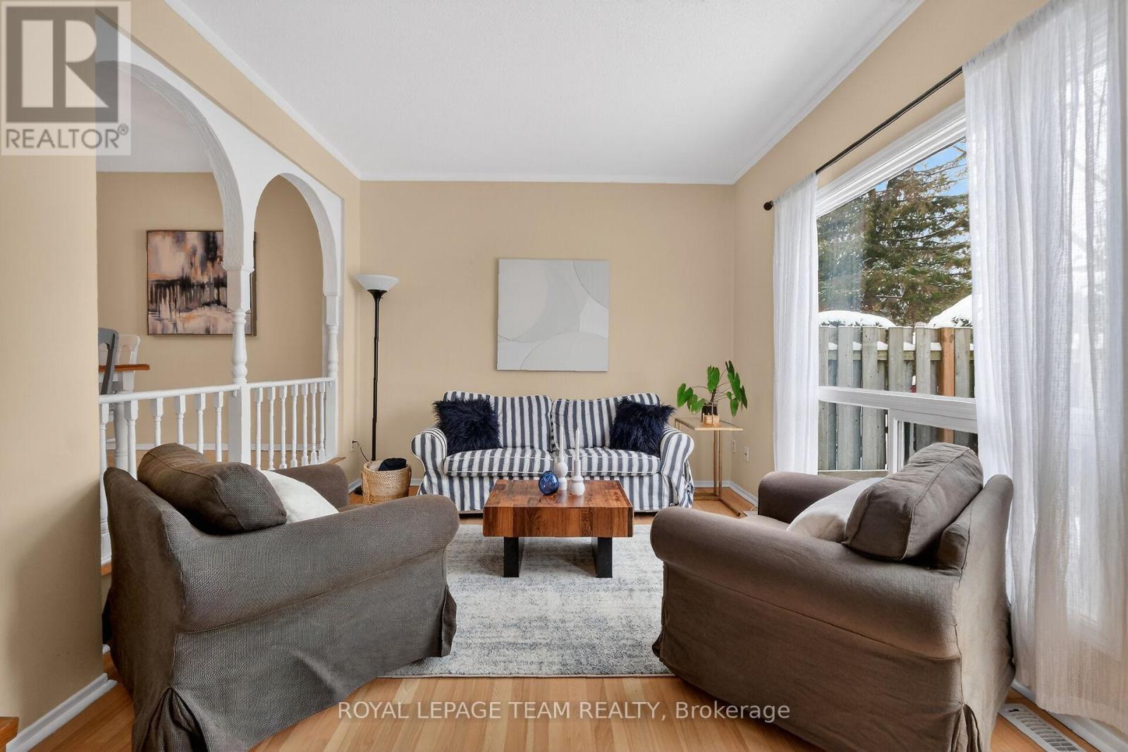 1993 Falkirk Crescent, Ottawa, Ontario K1B 4Y8 - Photo 6 - X12906384