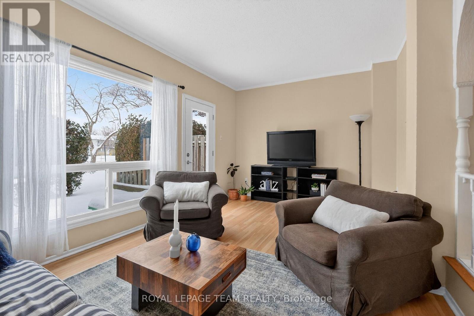 1993 Falkirk Crescent, Ottawa, Ontario K1B 4Y8 - Photo 8 - X12906384