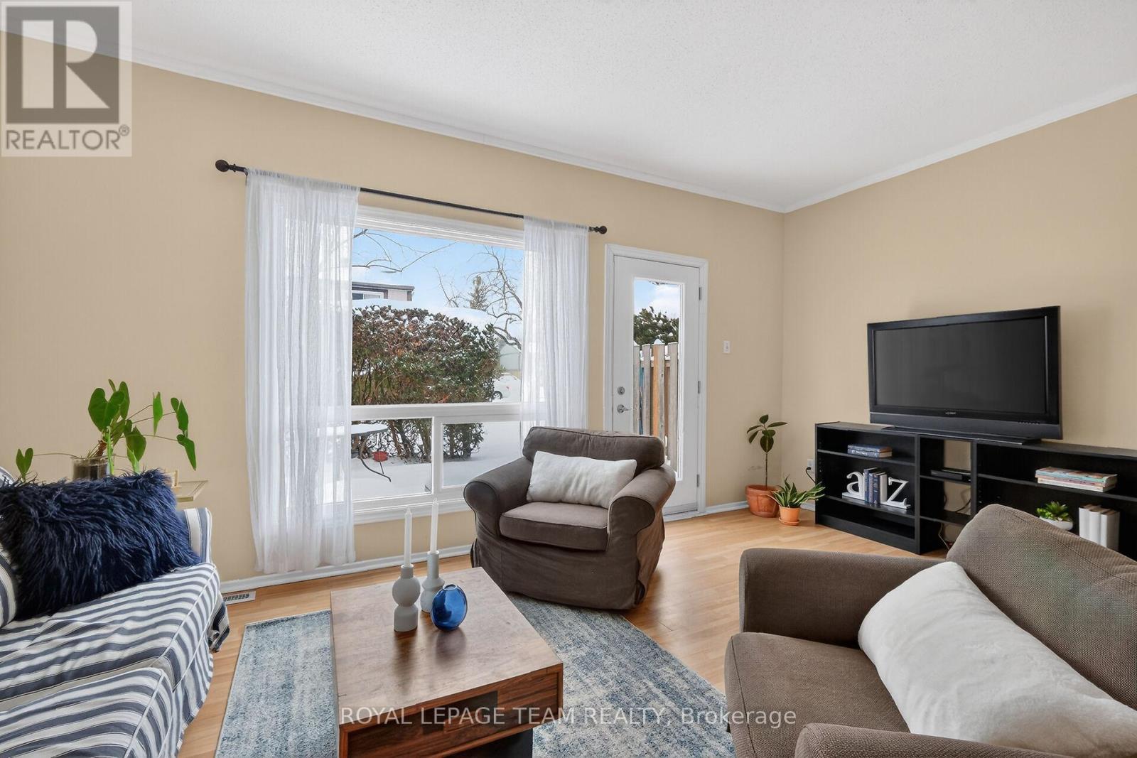 1993 Falkirk Crescent, Ottawa, Ontario K1B 4Y8 - Photo 9 - X12906384