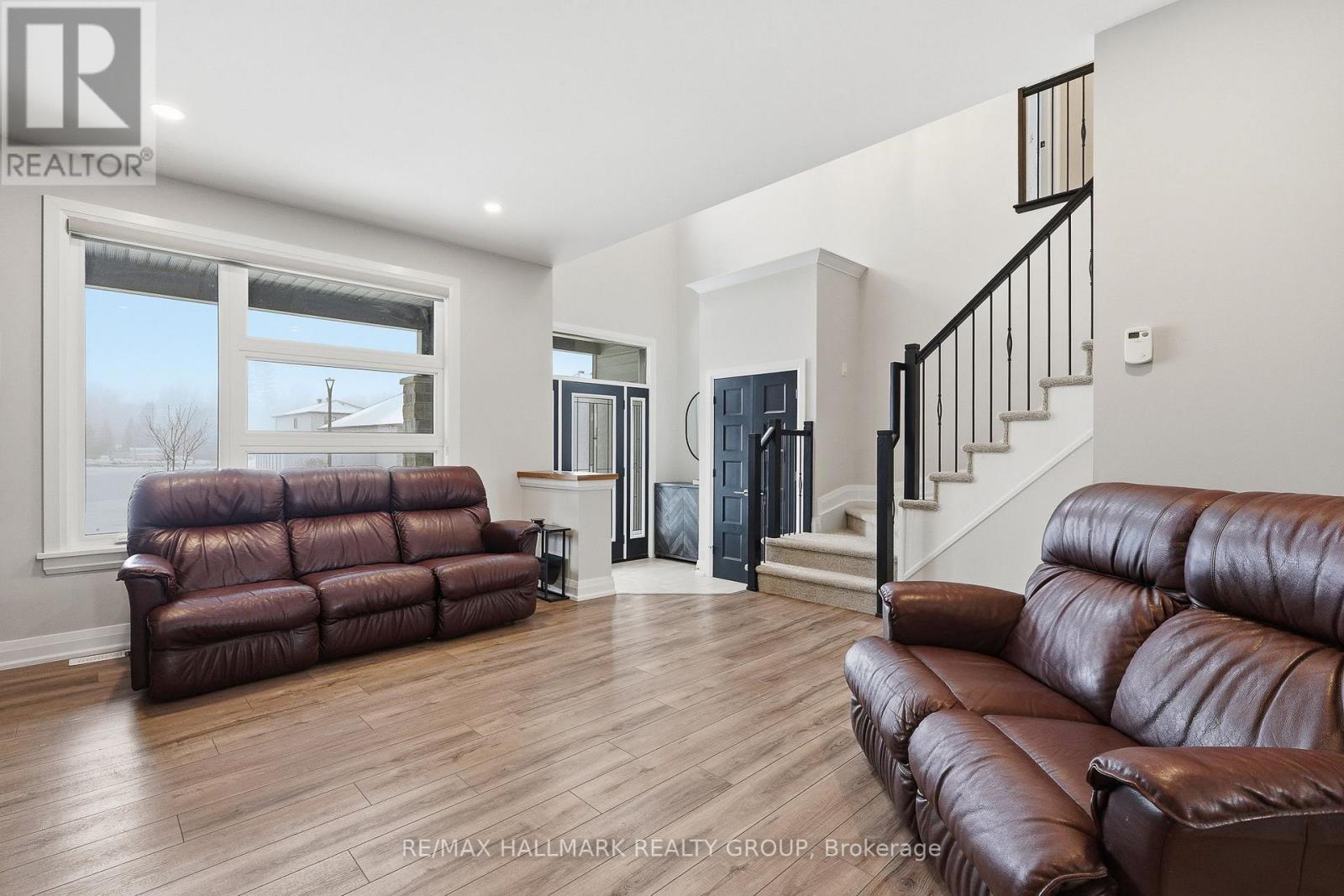 1212 Avignon Street, Russell, Ontario K0A 1W0 - Photo 10 - X12906446