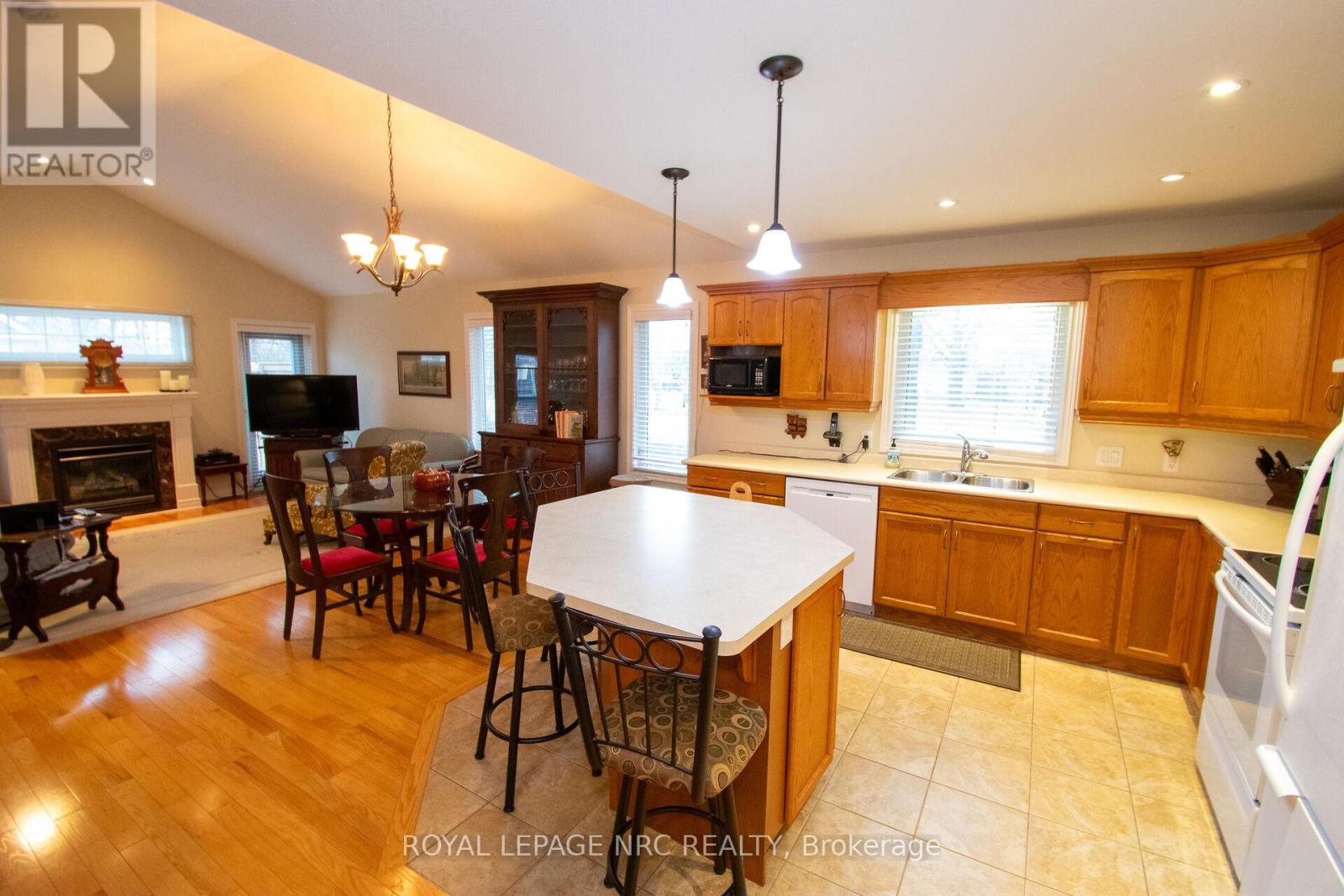 1 - 603 Welland Avenue, St. Catharines, Ontario  L2M 0A6 - Photo 10 - X12906404