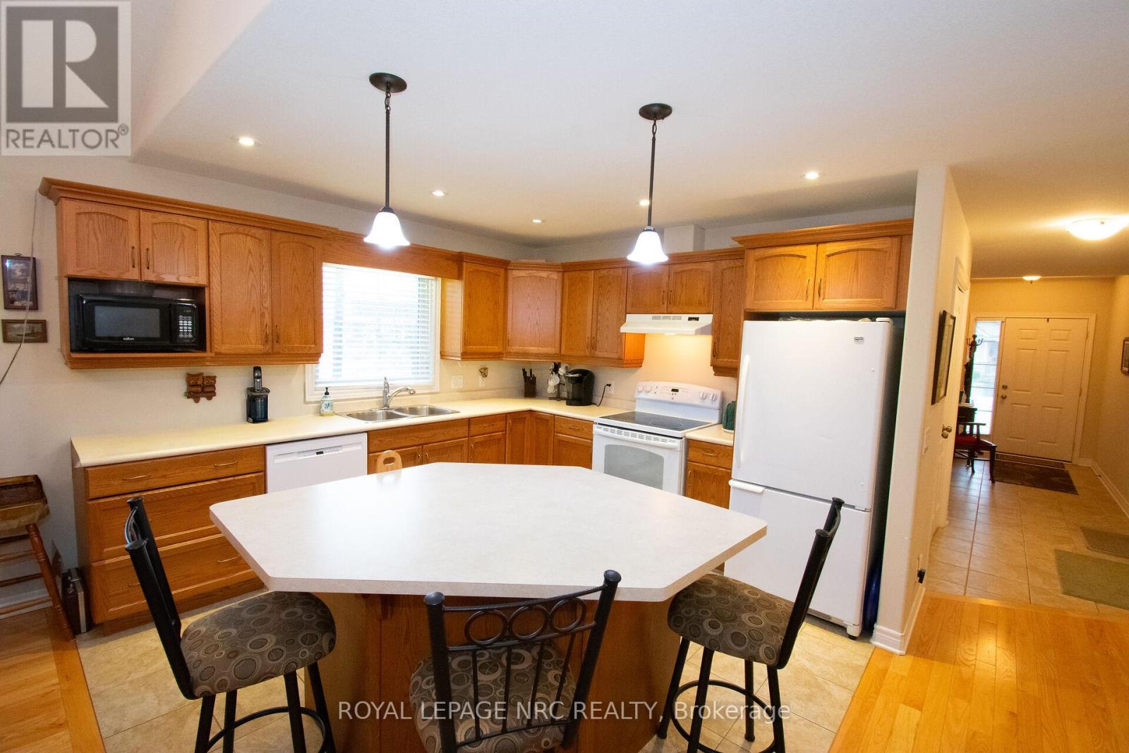 1 - 603 Welland Avenue, St. Catharines, Ontario  L2M 0A6 - Photo 11 - X12906404