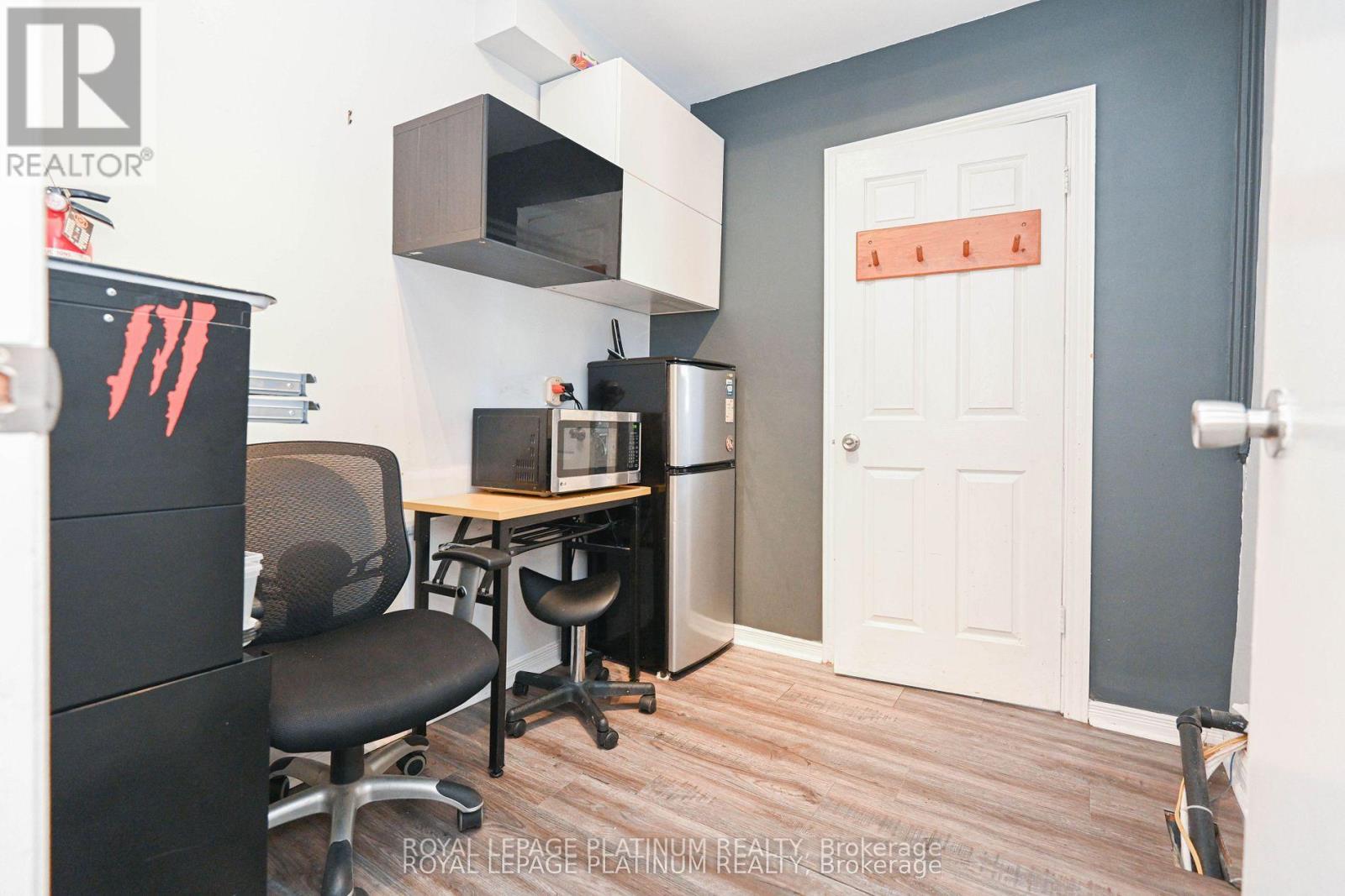 37 Dundas Street W, Mississauga (Cooksville), Ontario  L5B 1H2 - Photo 10 - W12901468