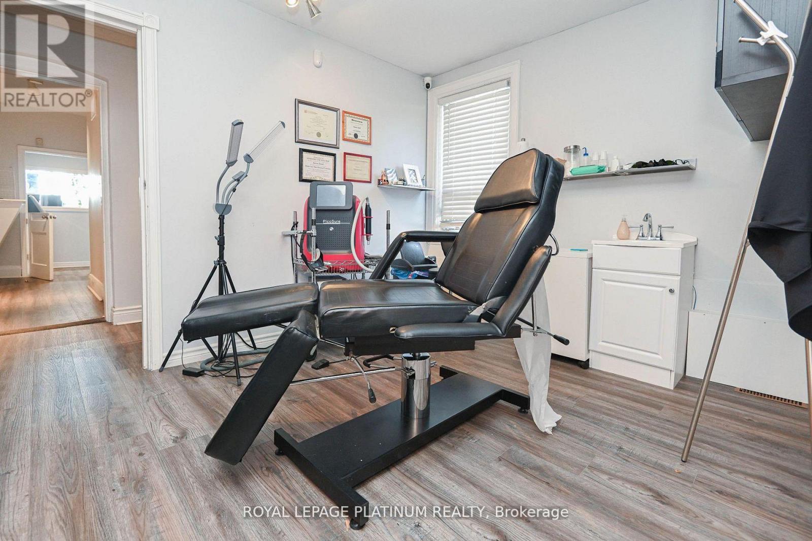 37 Dundas Street W, Mississauga (Cooksville), Ontario  L5B 1H2 - Photo 12 - W12901468