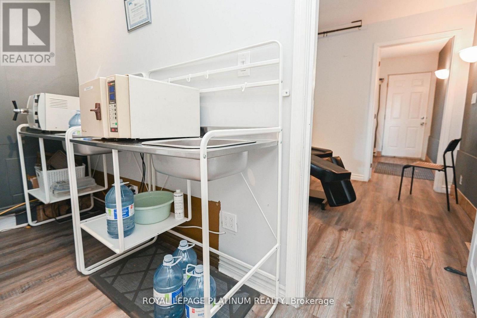 37 Dundas Street W, Mississauga (Cooksville), Ontario  L5B 1H2 - Photo 11 - W12901468