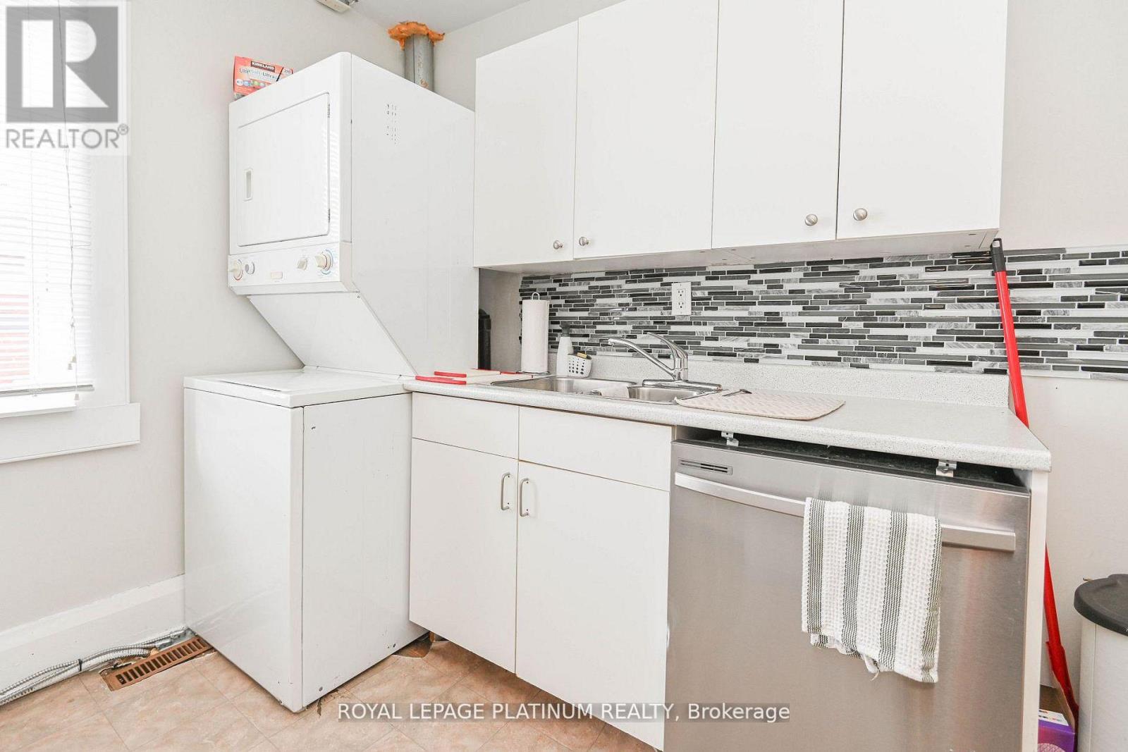 37 Dundas Street W, Mississauga (Cooksville), Ontario  L5B 1H2 - Photo 25 - W12901468