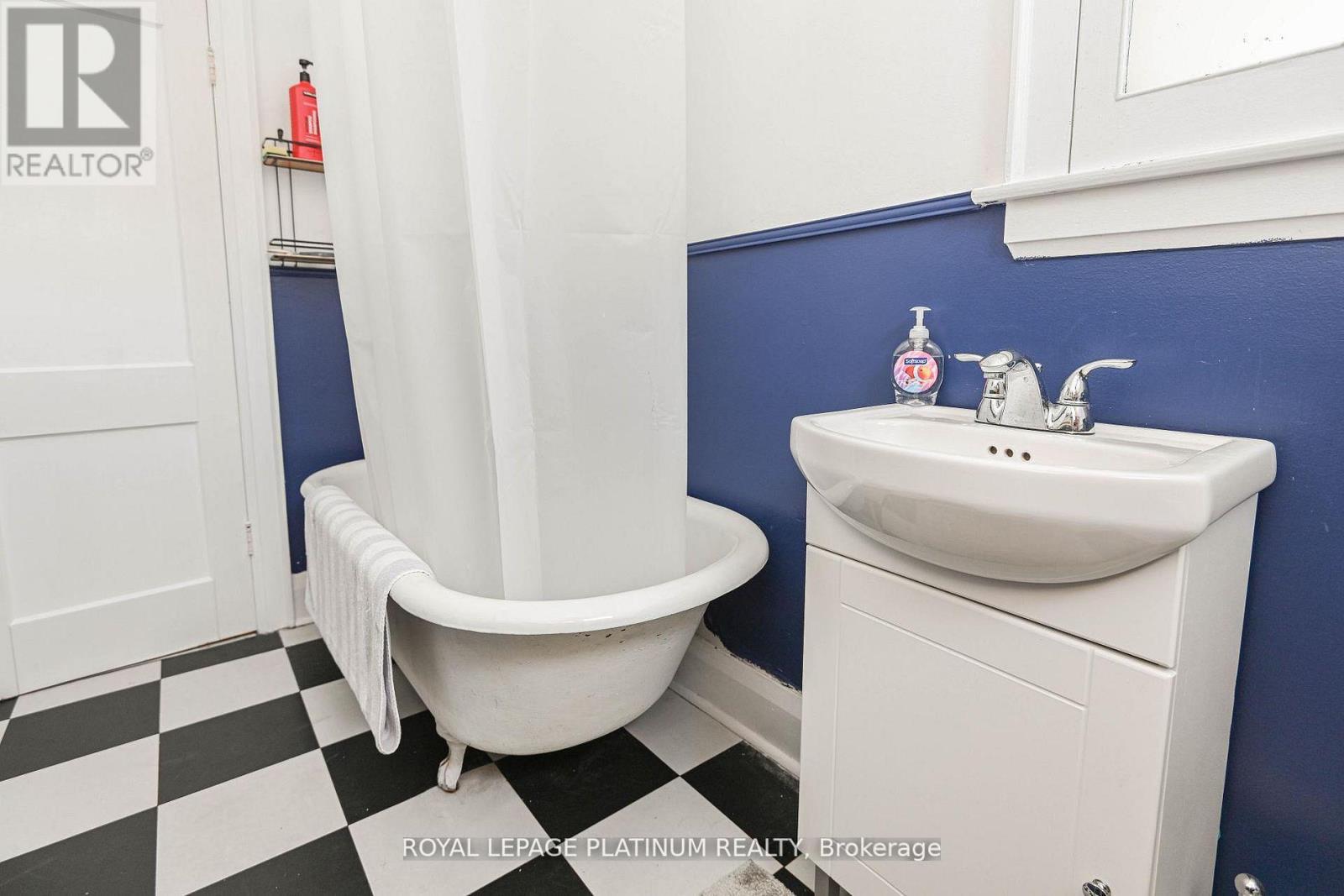 37 Dundas Street W, Mississauga (Cooksville), Ontario  L5B 1H2 - Photo 27 - W12901468