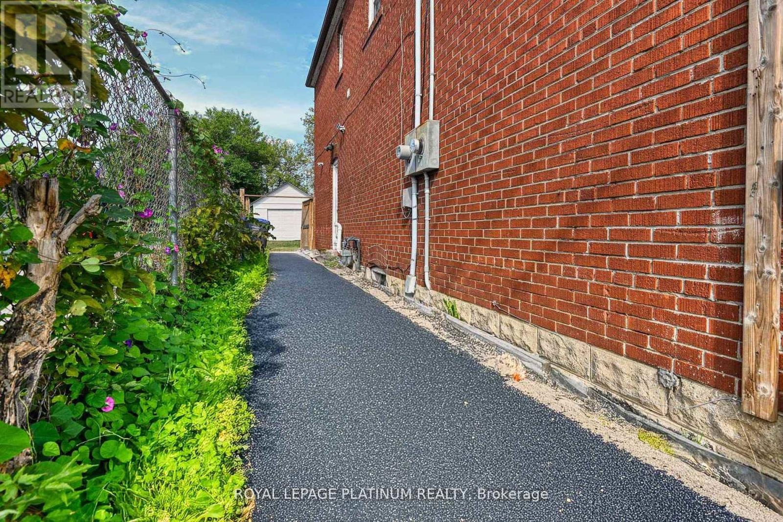 37 Dundas Street W, Mississauga (Cooksville), Ontario  L5B 1H2 - Photo 3 - W12901468