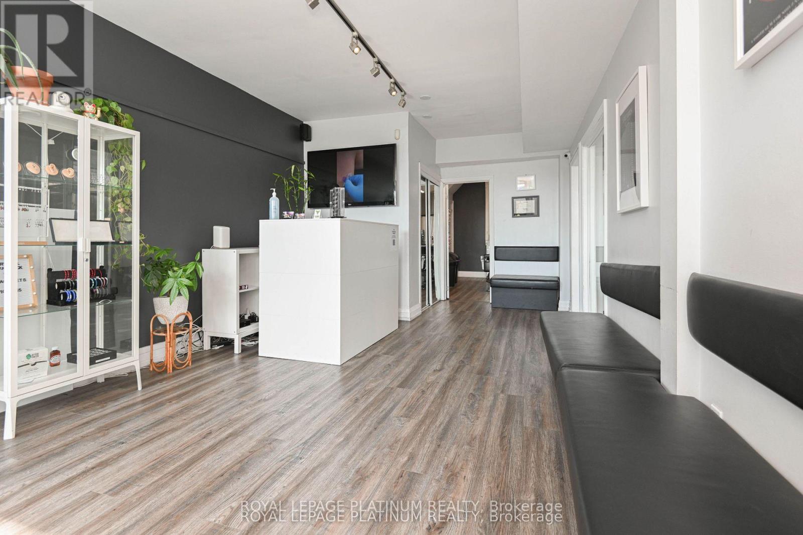 37 Dundas Street W, Mississauga (Cooksville), Ontario  L5B 1H2 - Photo 5 - W12901468