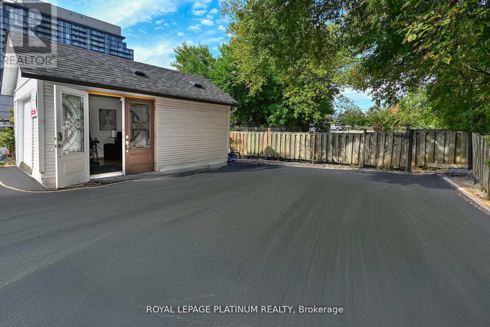 37 Dundas Street W, Mississauga (Cooksville), Ontario  L5B 1H2 - Photo 30 - W12901468