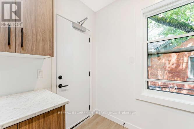 11 - 127 Victoria Avenue S, Hamilton (Stinson), Ontario  L8N 2S9 - Photo 11 - X12815868