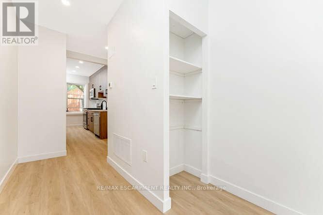 11 - 127 Victoria Avenue S, Hamilton (Stinson), Ontario  L8N 2S9 - Photo 2 - X12815868