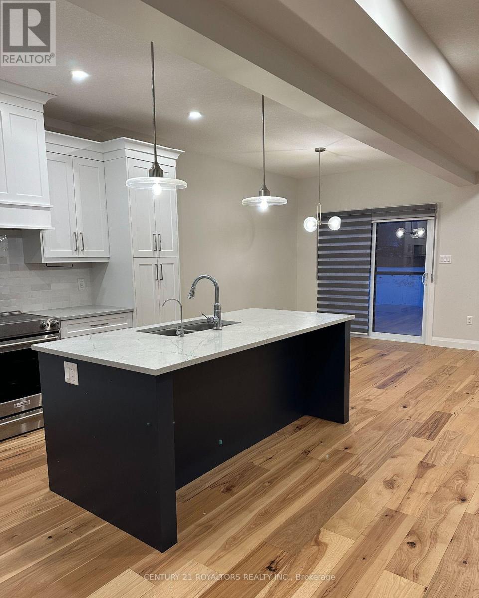 32 Walker Road, Ingersoll, Ontario  N5C 4H3 - Photo 2 - X12905194