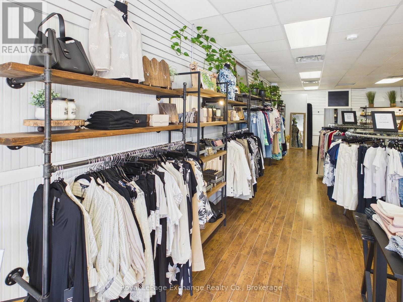 806 Queen Street, Kincardine, Ontario  N2Z 2Y2 - Photo 3 - X12906378