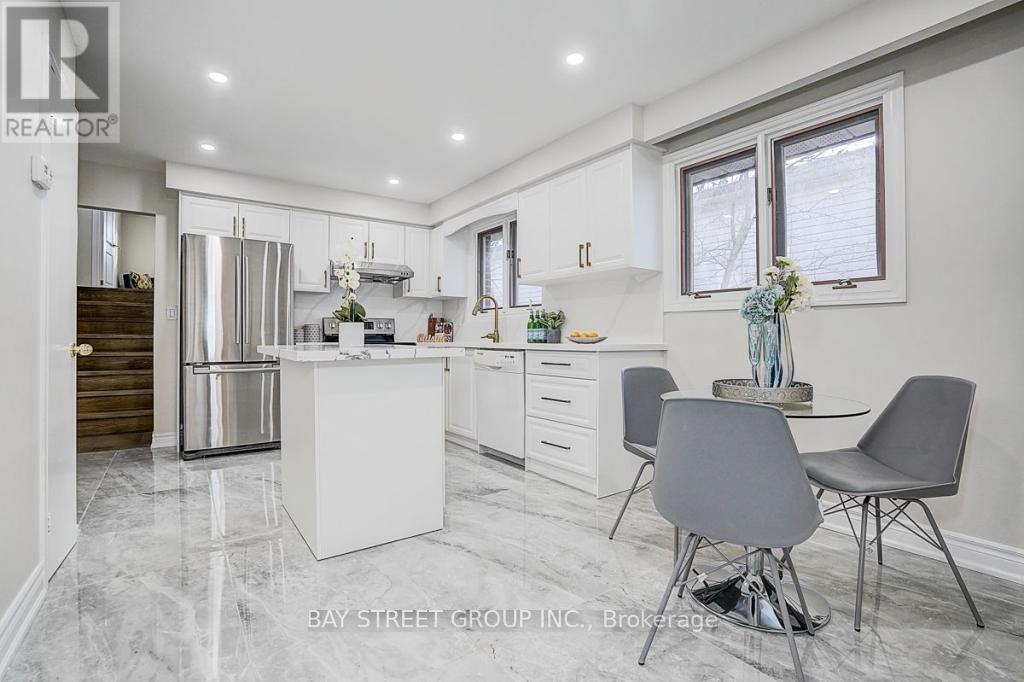 Upstairs - 269 Shawnee Circle, Toronto, Ontario  M2H 2Y3 - Photo 10 - C12906380