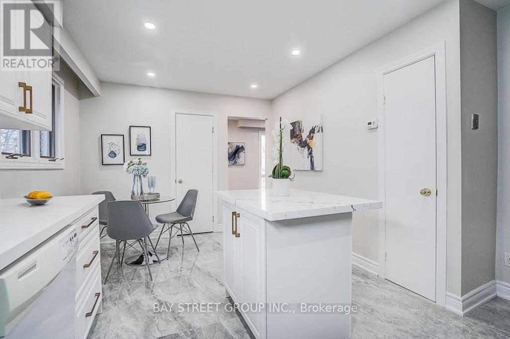 Upstairs - 269 Shawnee Circle, Toronto, Ontario  M2H 2Y3 - Photo 11 - C12906380