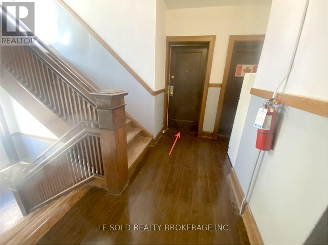 221 - 125 Earl Place, Toronto, Ontario  M4Y 1M4 - Photo 4 - C12906388