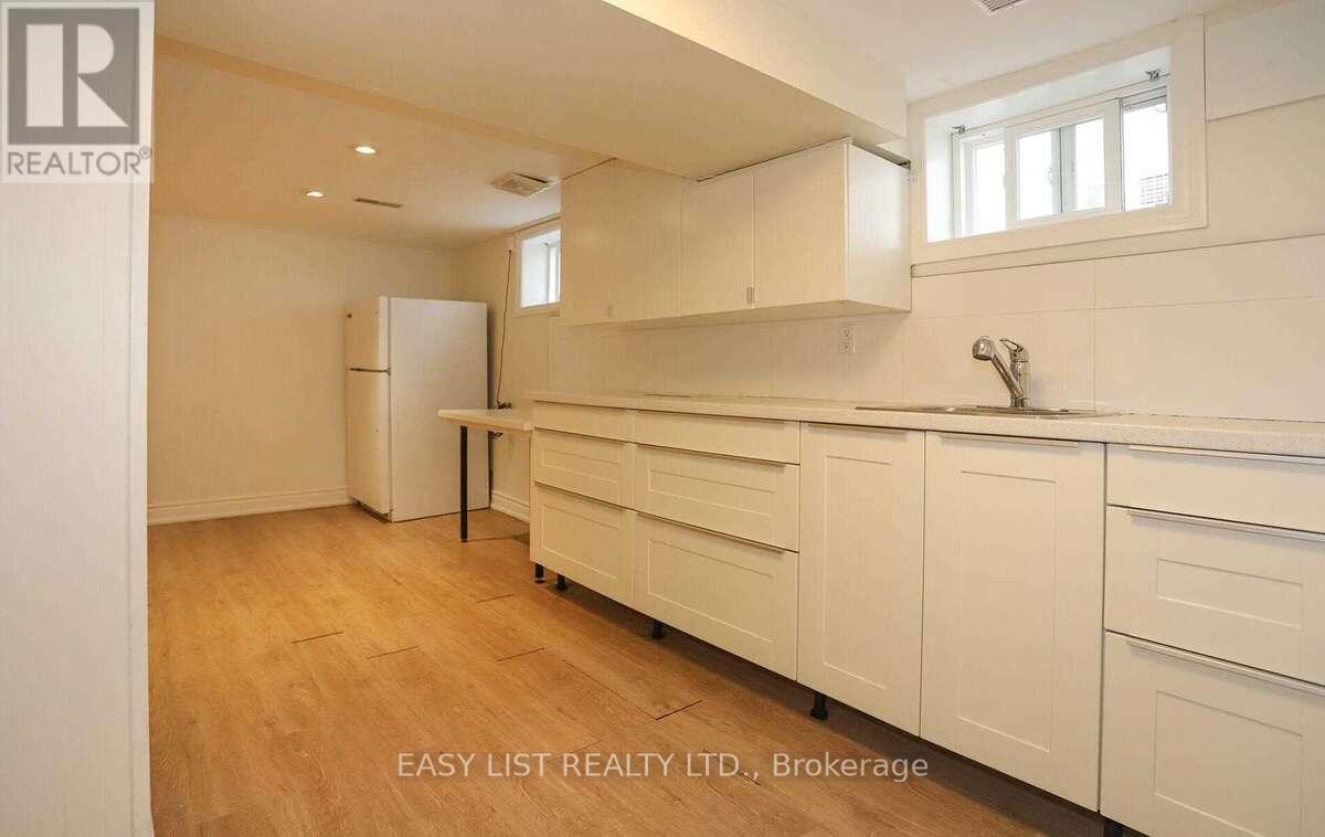 35 Anndale Drive, Toronto, Ontario  M2N 2W9 - Photo 6 - C12906450