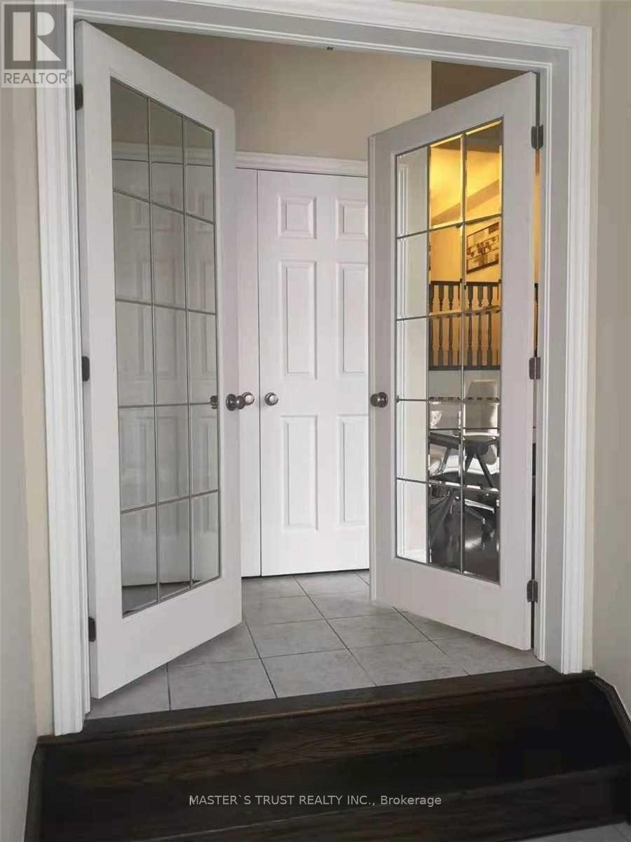 42 Maytime Way, Markham, Ontario  L6C 0N6 - Photo 2 - N12906414