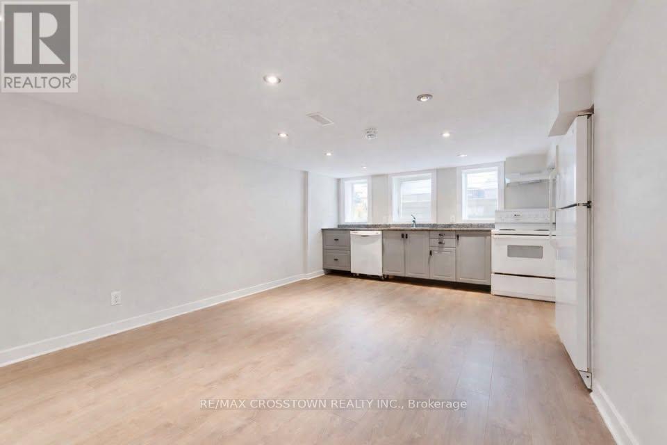 120 DUNDONALD STREET, Barrie, Ontario