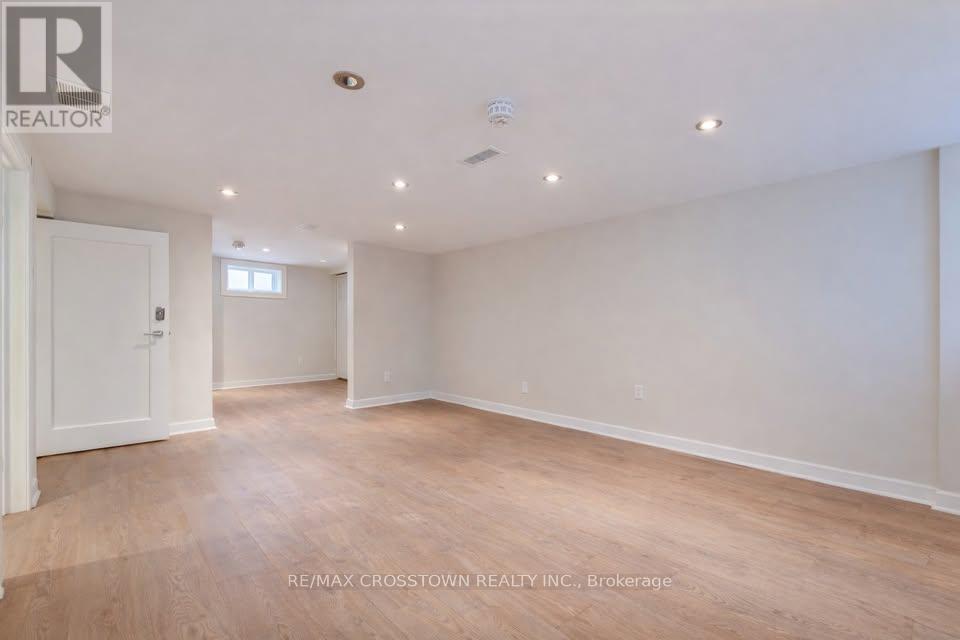 120 Dundonald Street, Barrie, Ontario  L4M 3T6 - Photo 2 - S12906396