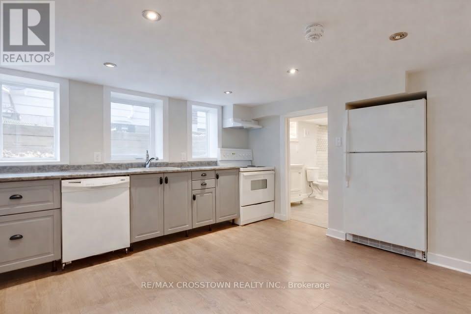 120 Dundonald Street, Barrie, Ontario  L4M 3T6 - Photo 3 - S12906396