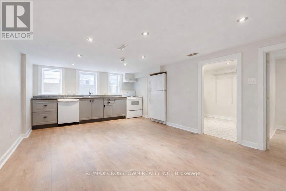 120 Dundonald Street, Barrie, Ontario  L4M 3T6 - Photo 4 - S12906396