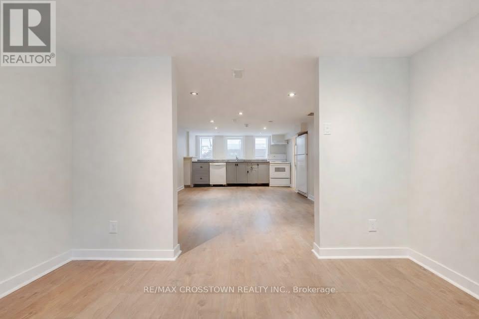 120 Dundonald Street, Barrie, Ontario  L4M 3T6 - Photo 7 - S12906396