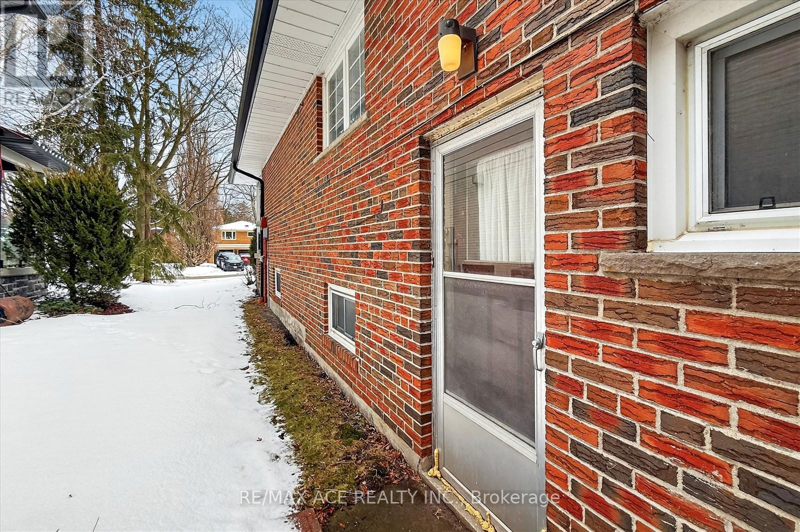 1719 Valentine Gardens, Mississauga, Ontario  L5J 1H4 - Photo 36 - W12906408