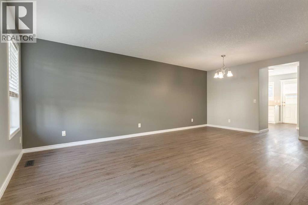 5, 135 Bow Ridge Drive, Cochrane, Alberta  T4C 2G3 - Photo 5 - A2292185