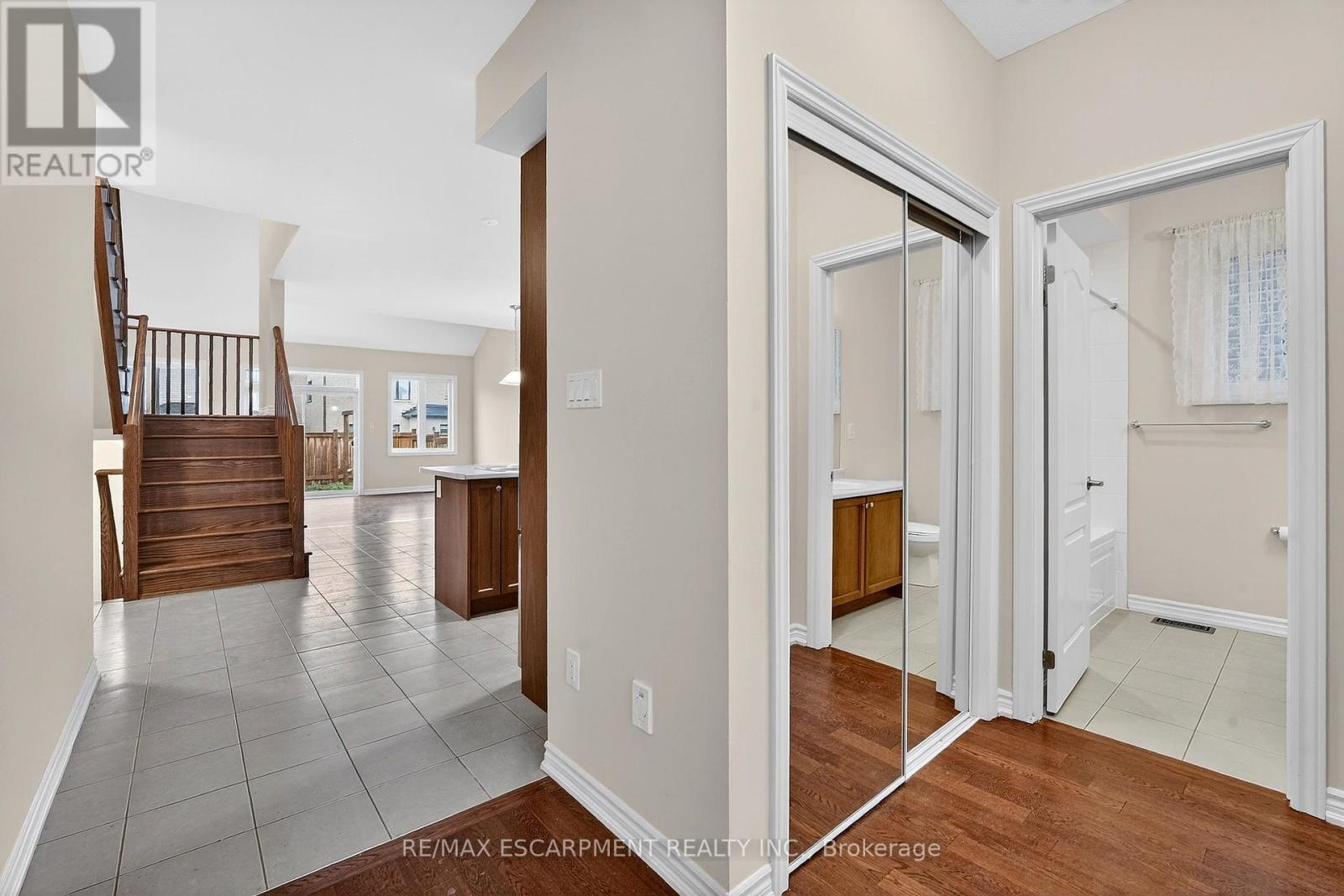 11 Frontier Drive, Thorold, Ontario  L2V 0K3 - Photo 12 - X12906410