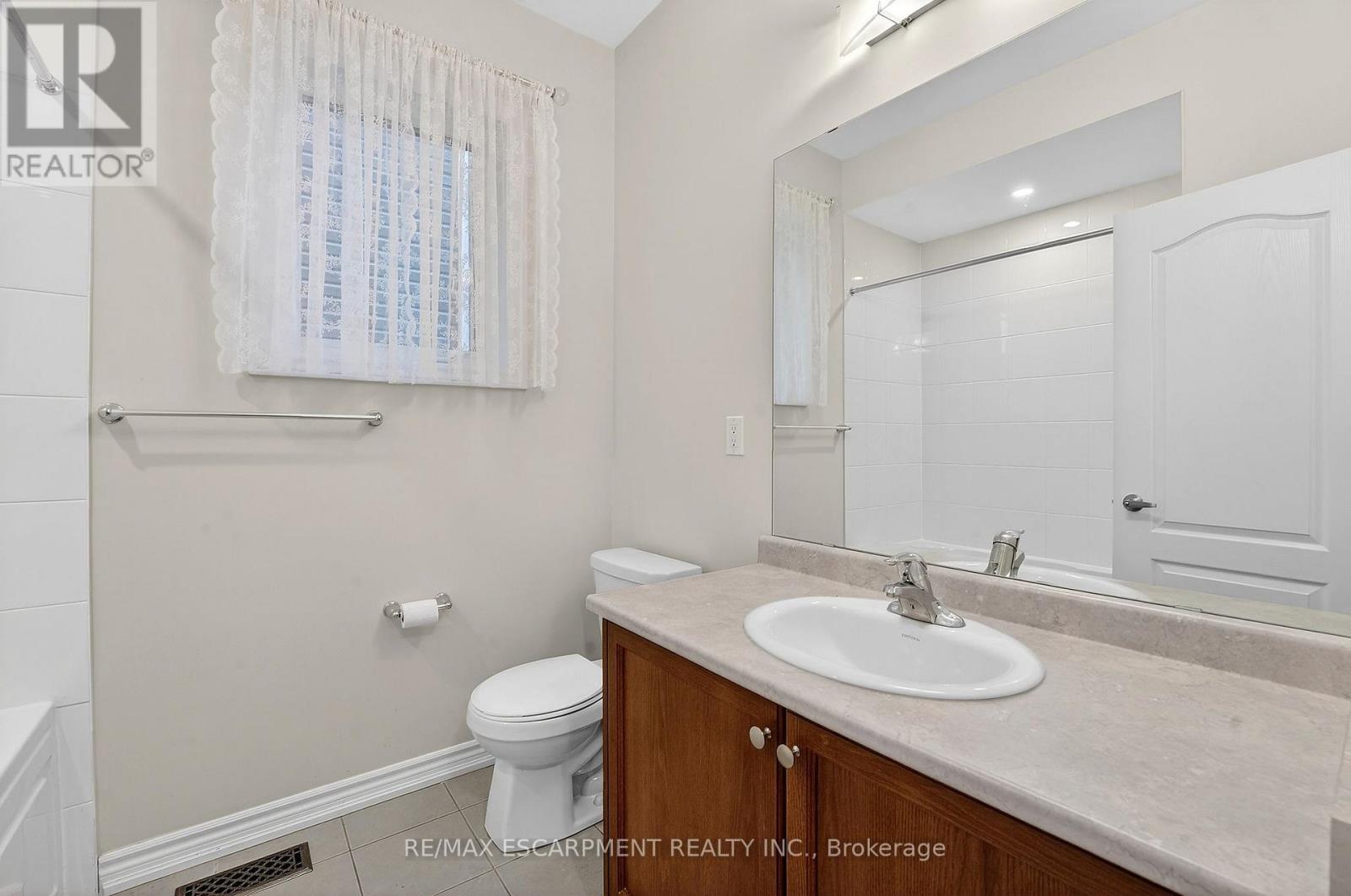 11 Frontier Drive, Thorold, Ontario  L2V 0K3 - Photo 15 - X12906410