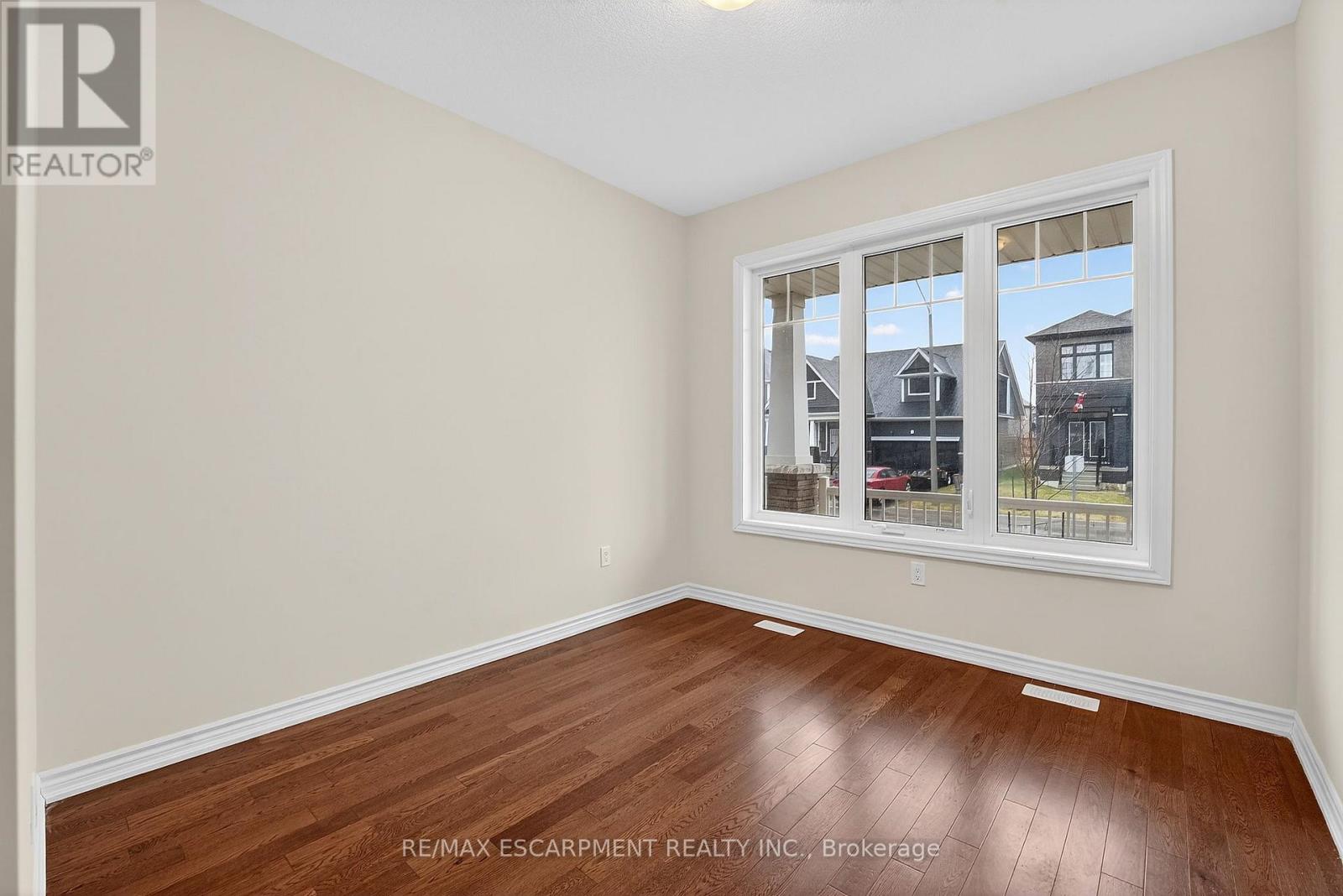 11 Frontier Drive, Thorold, Ontario  L2V 0K3 - Photo 16 - X12906410