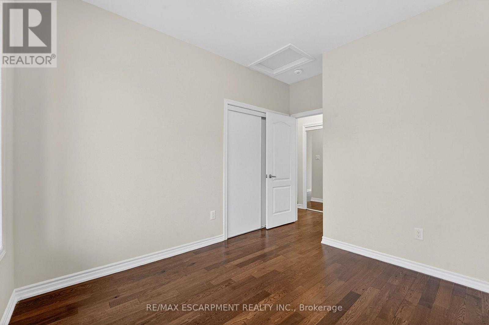 11 Frontier Drive, Thorold, Ontario  L2V 0K3 - Photo 17 - X12906410