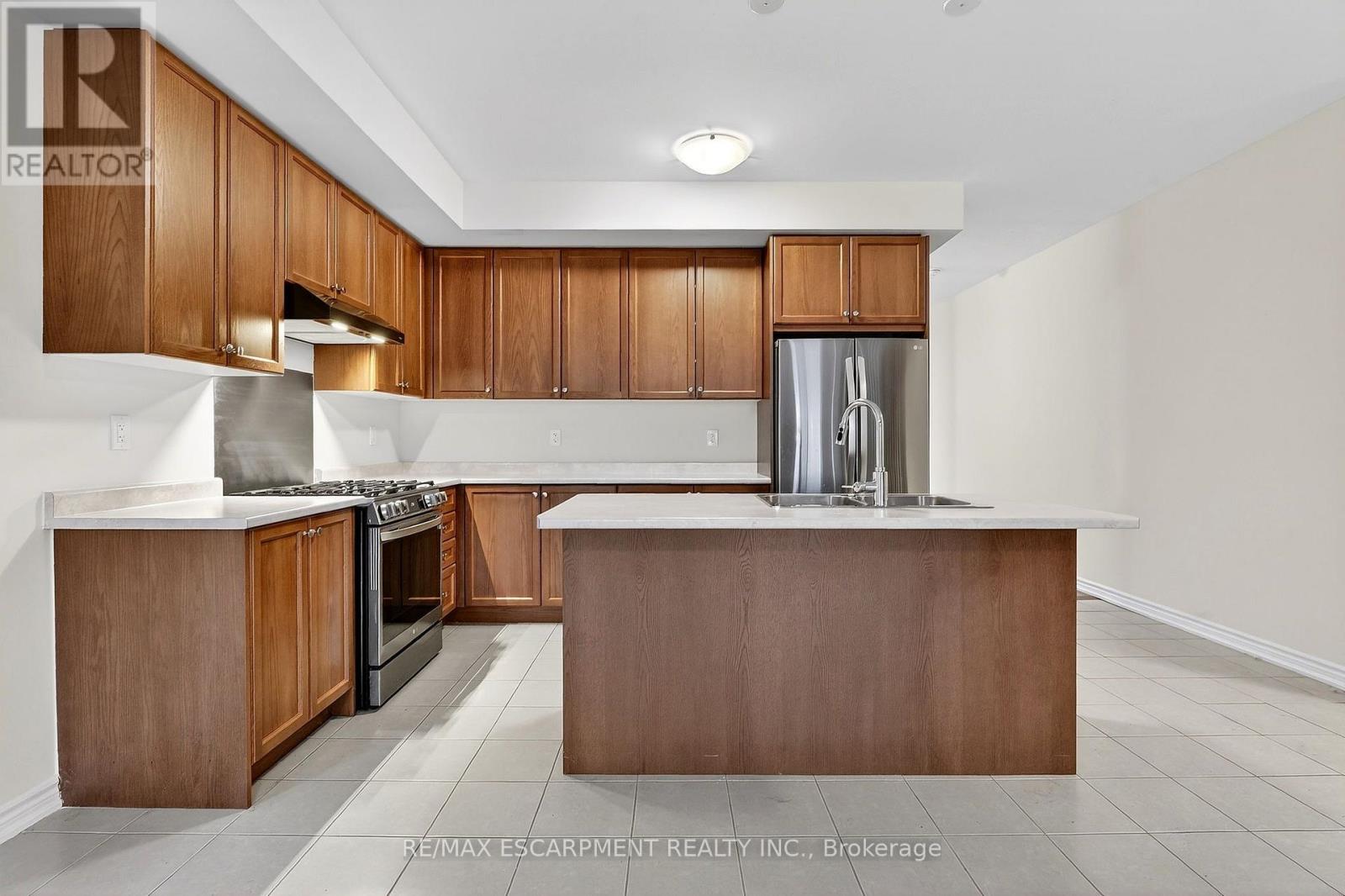 11 Frontier Drive, Thorold, Ontario  L2V 0K3 - Photo 19 - X12906410