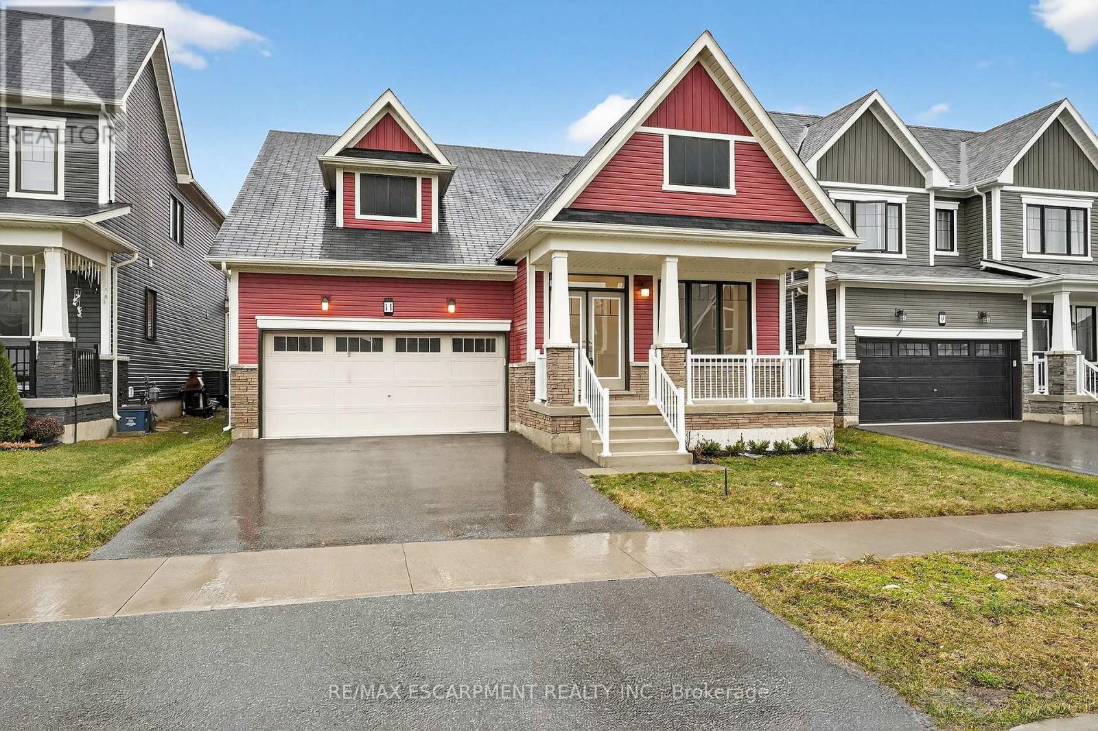 11 Frontier Drive, Thorold, Ontario  L2V 0K3 - Photo 2 - X12906410