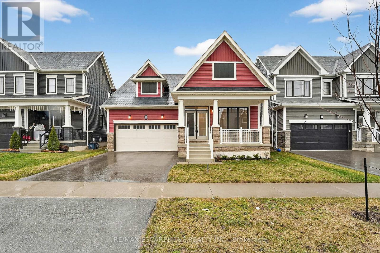 11 Frontier Drive, Thorold, Ontario  L2V 0K3 - Photo 3 - X12906410