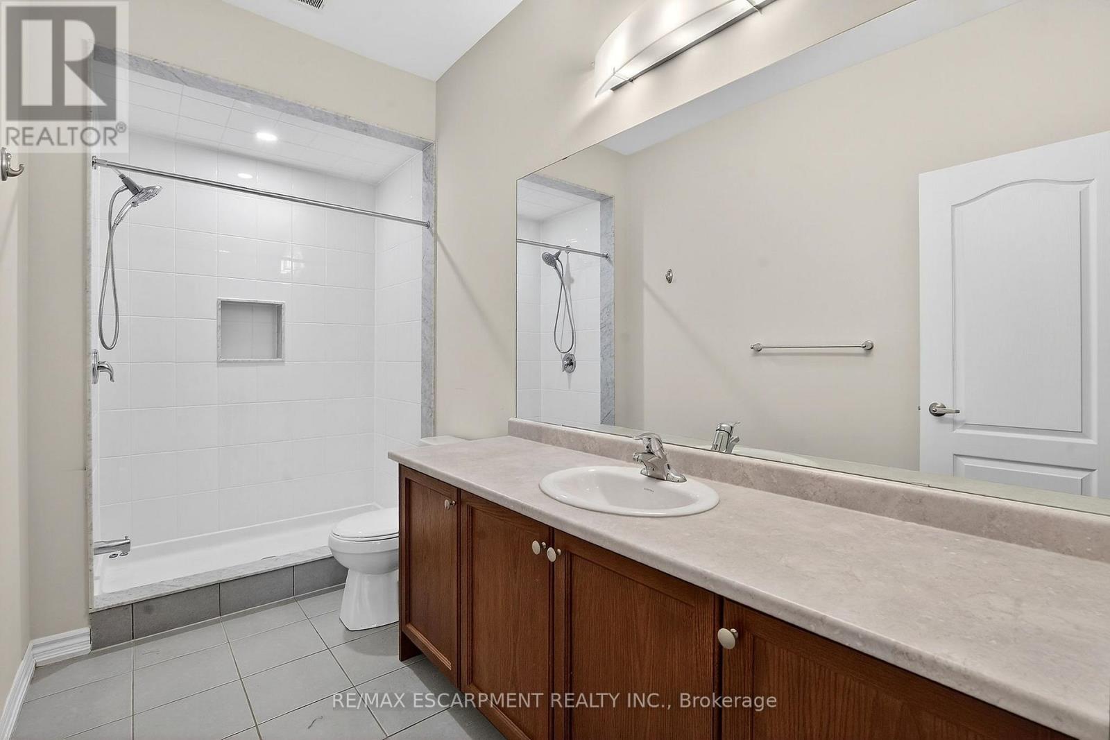 11 Frontier Drive, Thorold, Ontario  L2V 0K3 - Photo 32 - X12906410