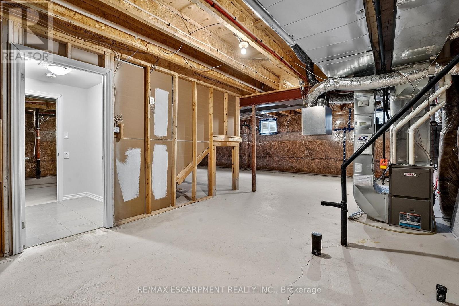 11 Frontier Drive, Thorold, Ontario  L2V 0K3 - Photo 45 - X12906410