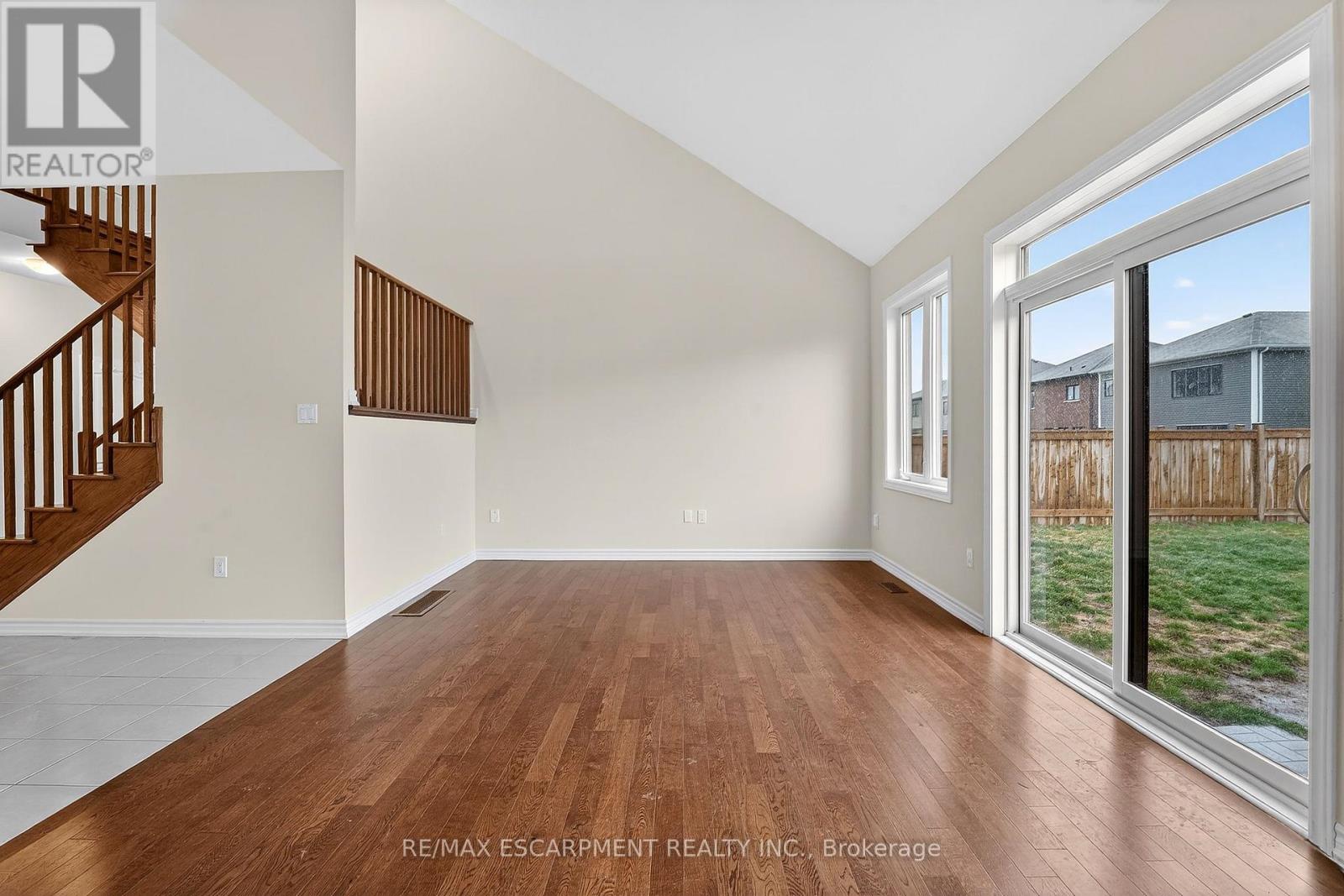 11 Frontier Drive, Thorold, Ontario  L2V 0K3 - Photo 7 - X12906410