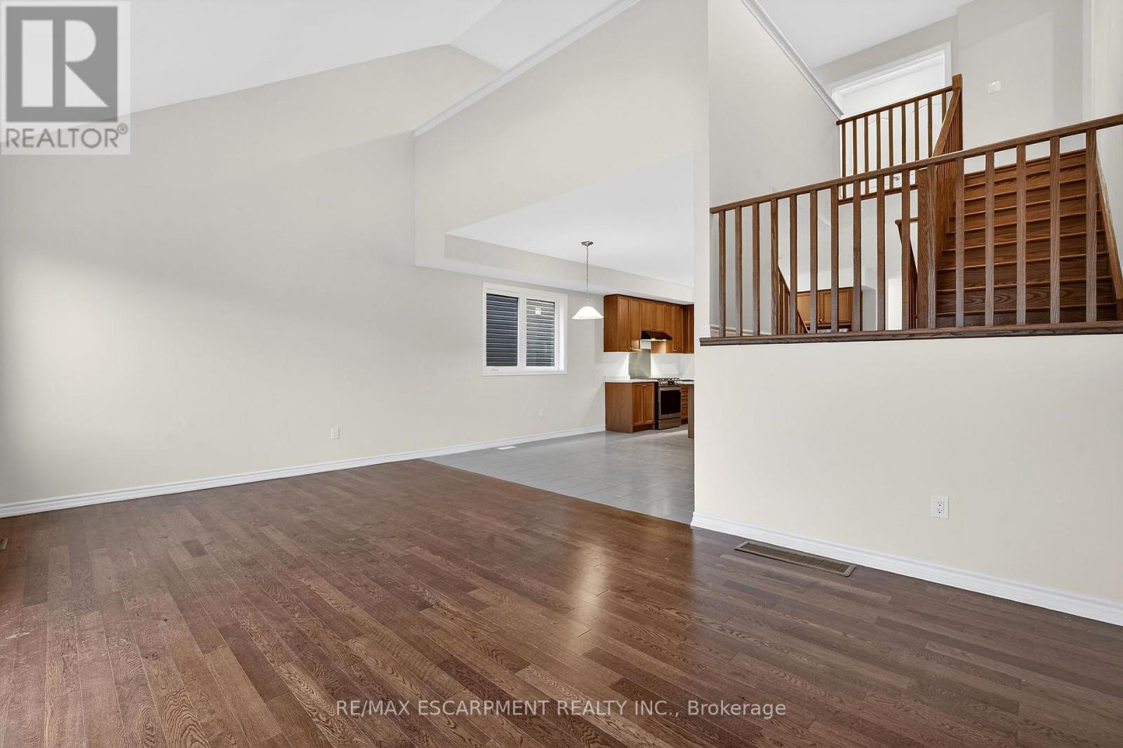 11 Frontier Drive, Thorold, Ontario  L2V 0K3 - Photo 8 - X12906410