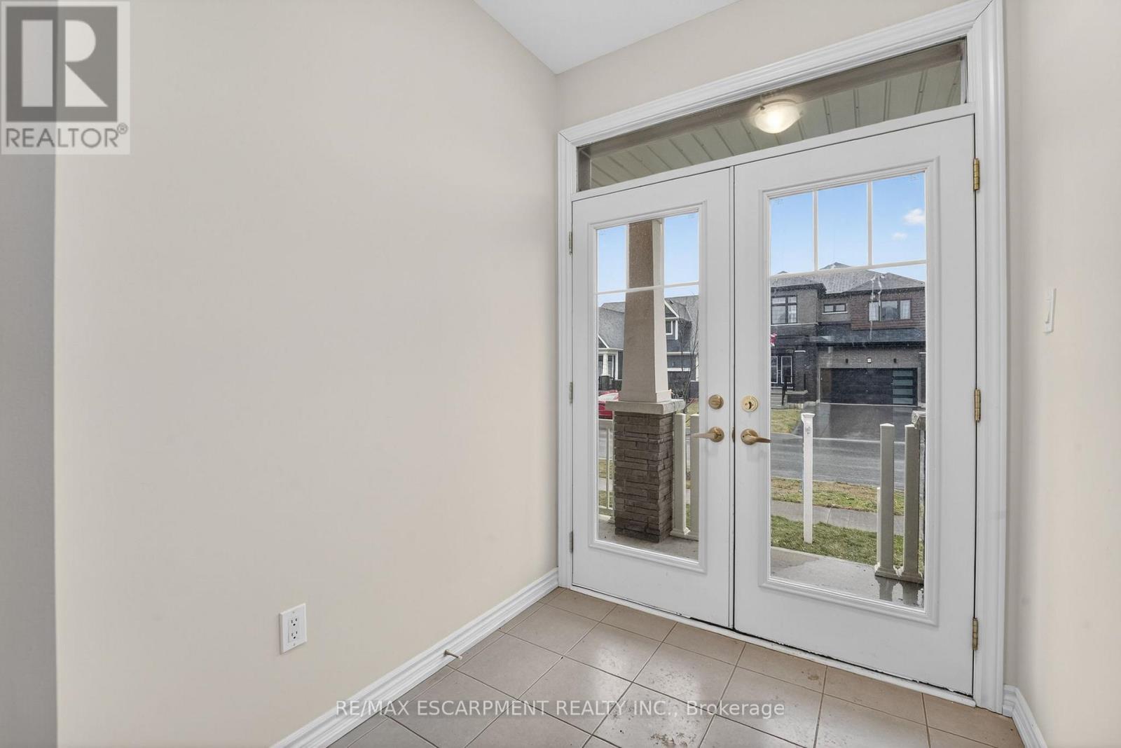 11 Frontier Drive, Thorold, Ontario  L2V 0K3 - Photo 9 - X12906410