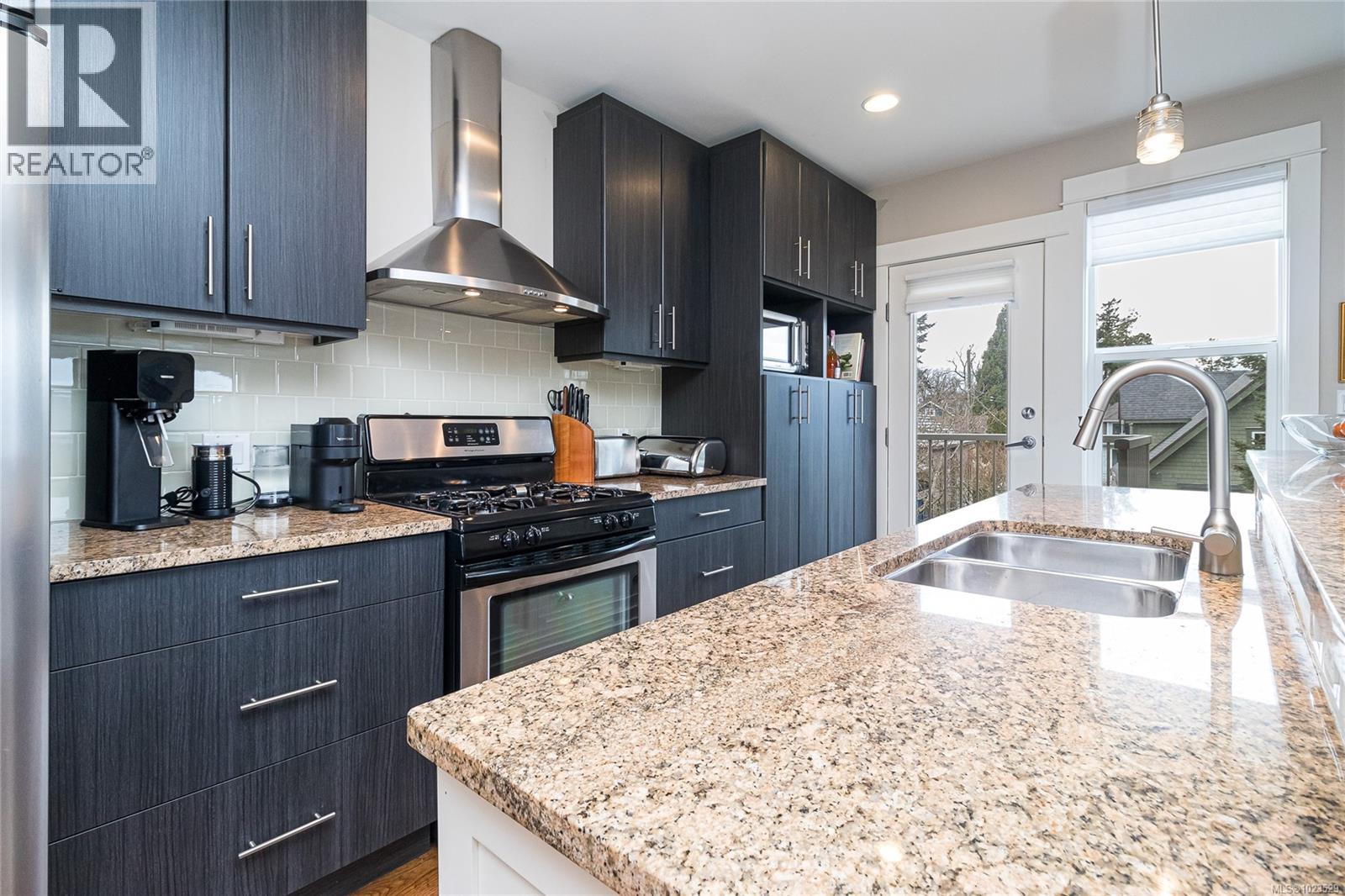 D 1216 Styles St, Victoria, British Columbia  V9A 3Z5 - Photo 17 - 1023529