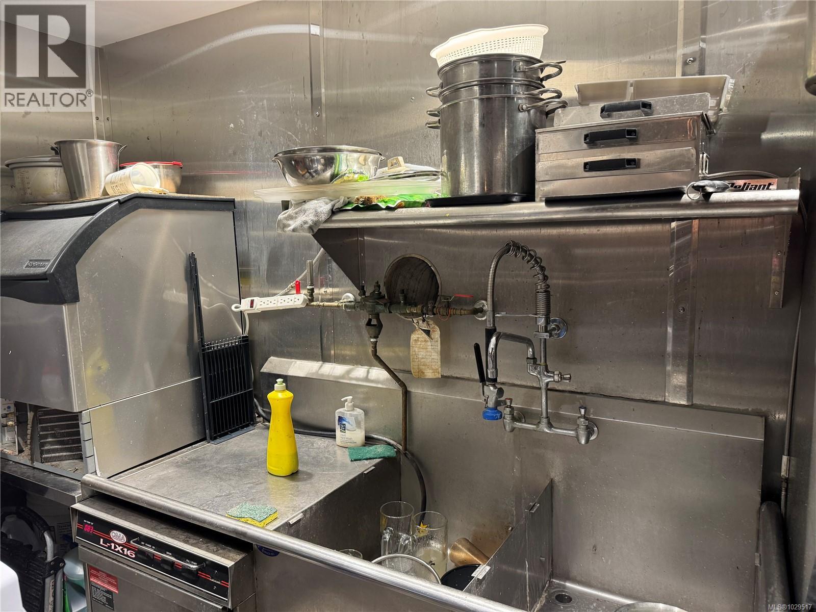 990 Blanshard St, Victoria, British Columbia  V8W 2H3 - Photo 6 - 1029517