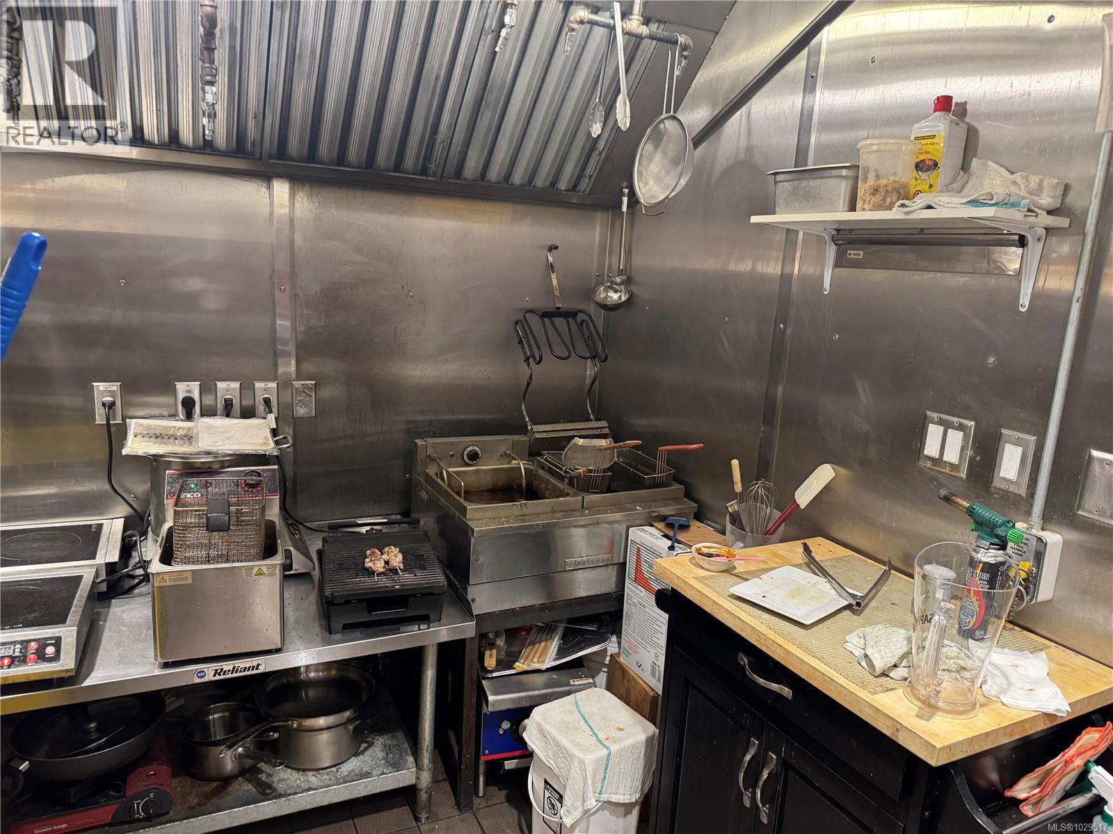 990 Blanshard St, Victoria, British Columbia  V8W 2H3 - Photo 2 - 1029517