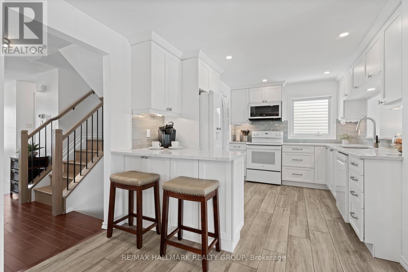 6068 Meadowglen Drive, Ottawa, Ontario  K1C 5R7 - Photo 10 - X12906472