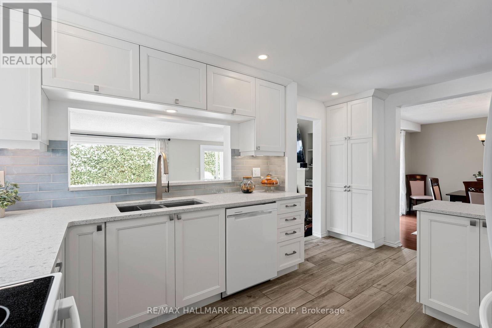 6068 Meadowglen Drive, Ottawa, Ontario  K1C 5R7 - Photo 12 - X12906472